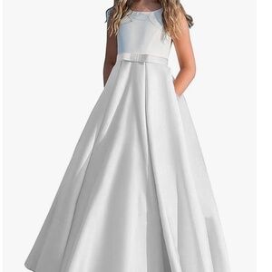 NWT Satiny white long Junior/Girls Prom, First Communion, Bridesmaid dress